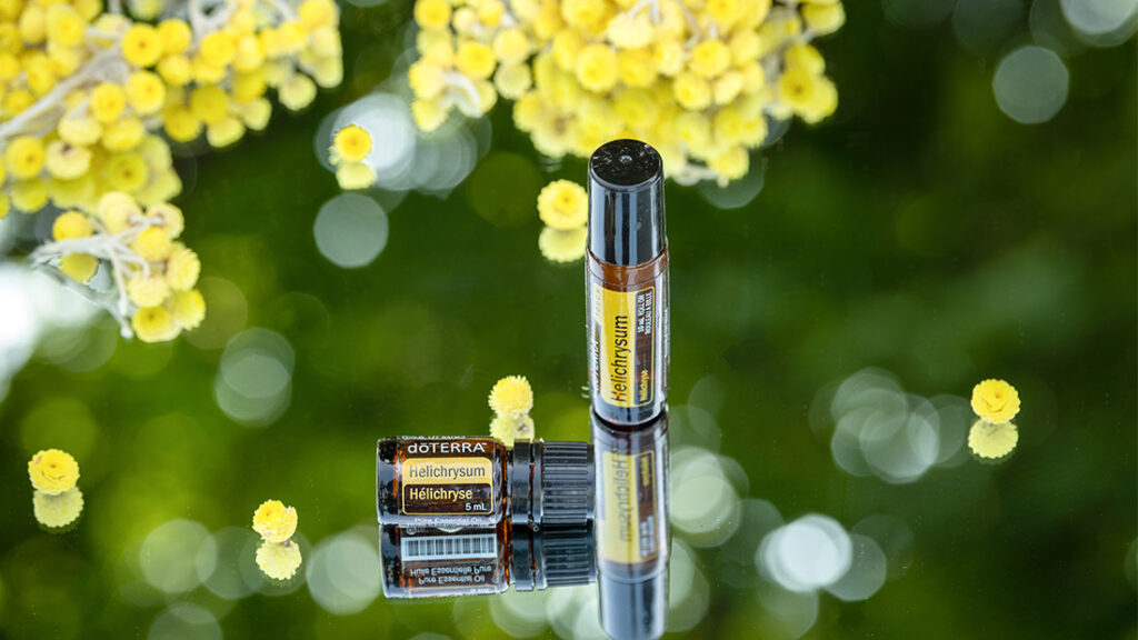 A Helichrysum lenyűgöző illóolaj. Egyrészt gyulladáscsökkentő és antioxidáns, másrészt bőrfiatalító tulajdonságai miatt.
