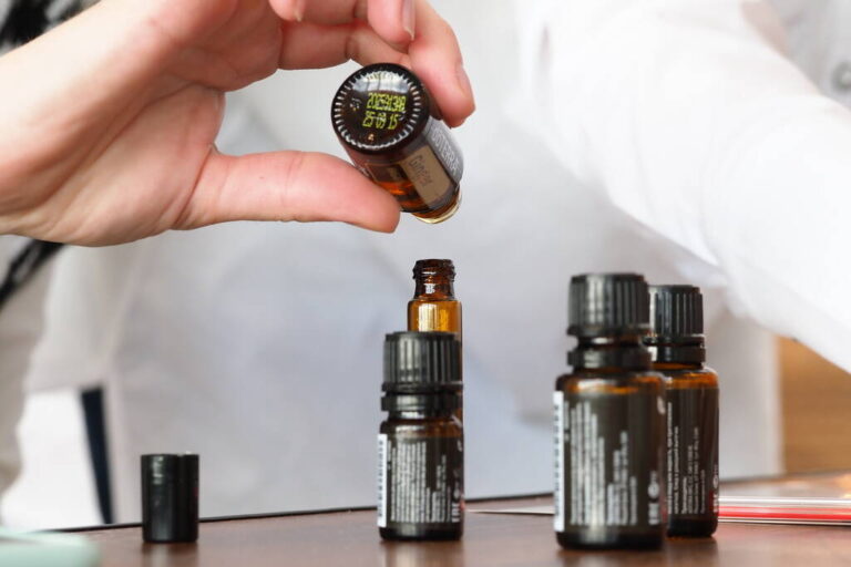 Egyedi parfümök készítése illóolajokból, egyszerűen