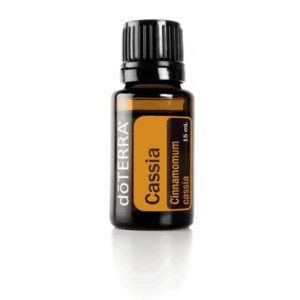 A doTERRA Cassia illóolaj egy igazi „hangulatfokozó” olaj: meleg, fűszeres illata mellett támogatja az emésztést, a közérzetet és a téli időszak komfortját.