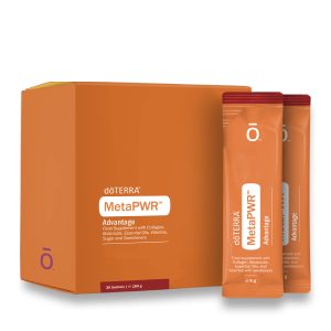 A doTERRA MetaPWR Advantage Gránátalma-cseresznye kollagénnel, növényi összetevőkkel, esszenciális olajokkal, vitaminokkal, cukorral és édesítőszerekkel.