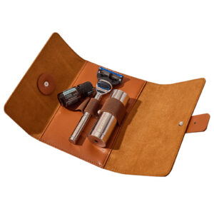 Vörös boróka illóolaj és utazó borotvakészlet