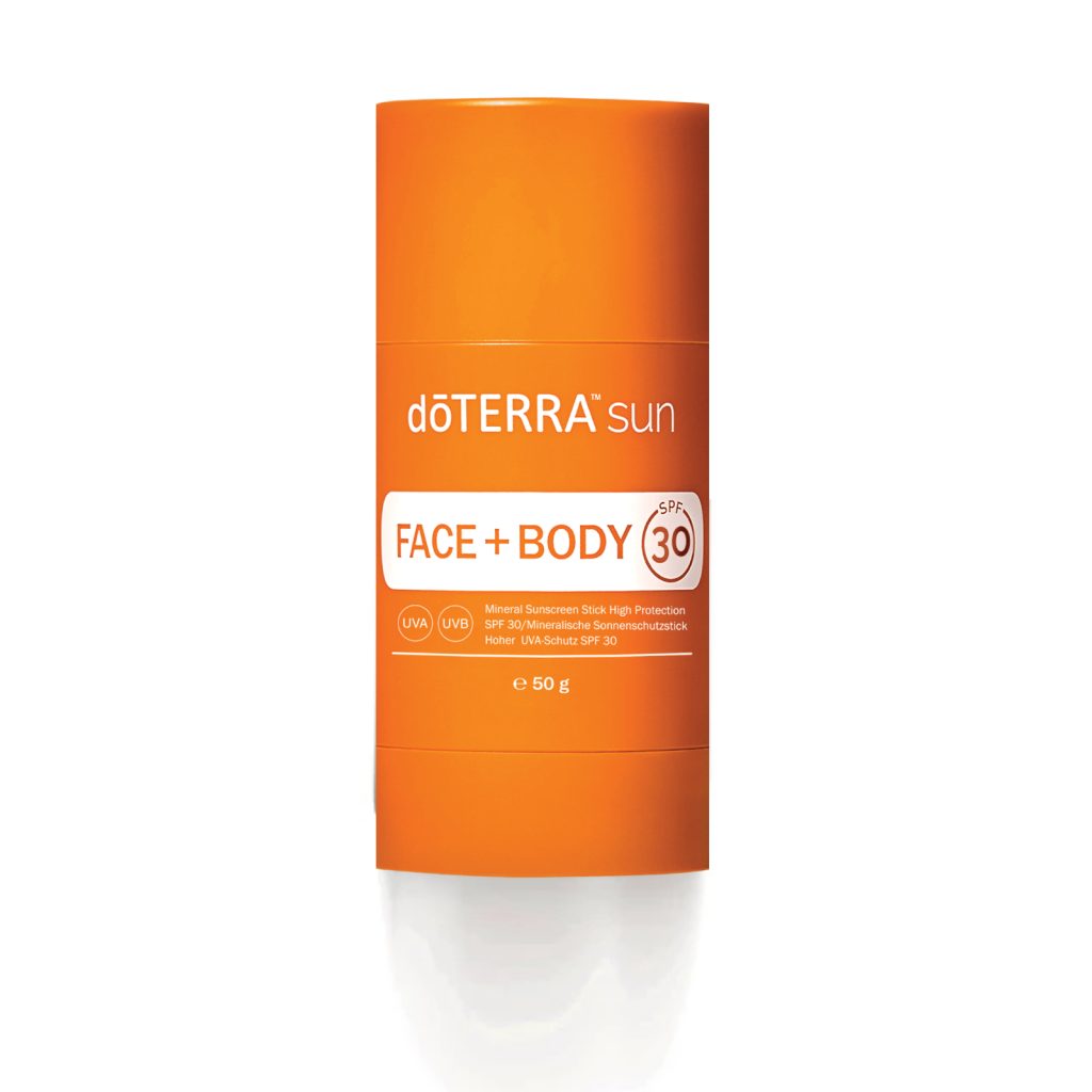 A doTERRA Sun ásványi fényvédő stift ideális választás, ha gyorsan, egyszerűen és hatékonyan szeretnénk megvédeni bőrünket a napsugárzás káros hatásaitól.