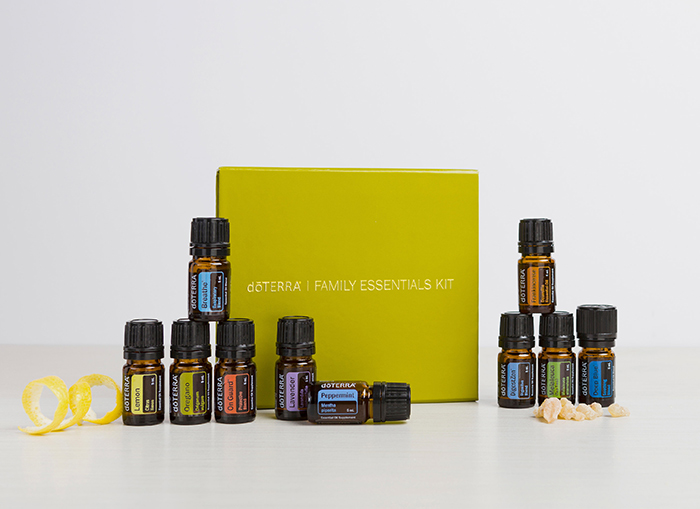 A doTERRA Házi Patika csomag egy sokoldalú alapcsomag, amely segíthet felfedezni az esszenciális olajok hatását az egész család számára.
