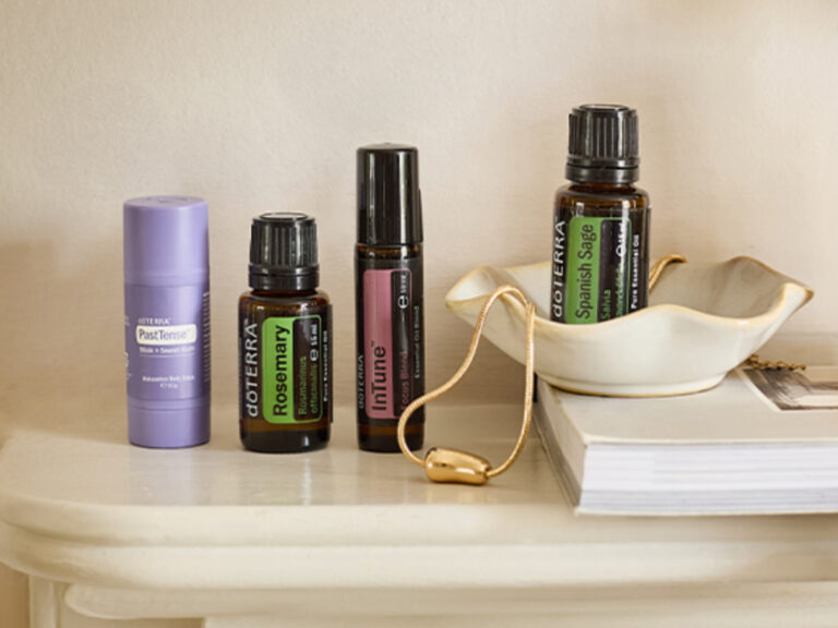A doTERRA őszi újdonságai között: egy vibráló keverék egy tápláló kéz- és testápoló, egy szemkörnyékápoló maszk, és egy őszi összeállítás.